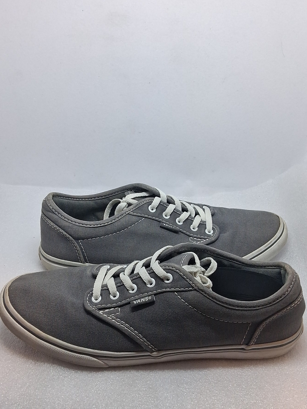 Vans Womens Low Top Gray and white Sneakers Size 8